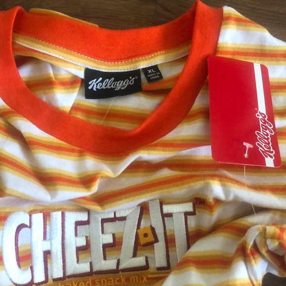 🆕Kellogg’s Orange Cheez-It Stripe Logo Tee Shirt - Picture 2 of 5